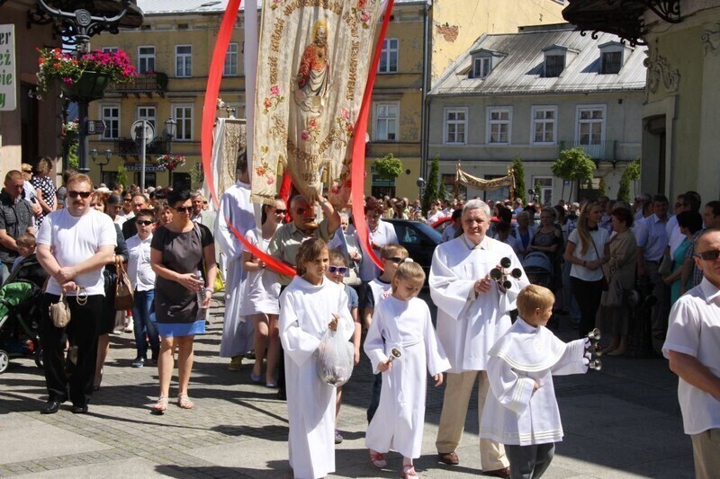 Zdjęcie 23: Boże Ciało w Piotrkowie. Procesja z kościoła farnego [ZDJĘCIA]