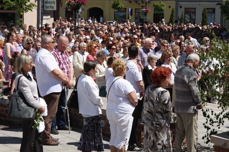 Zdjęcie 26: Boże Ciało w Piotrkowie. Procesja z kościoła farnego [ZDJĘCIA]