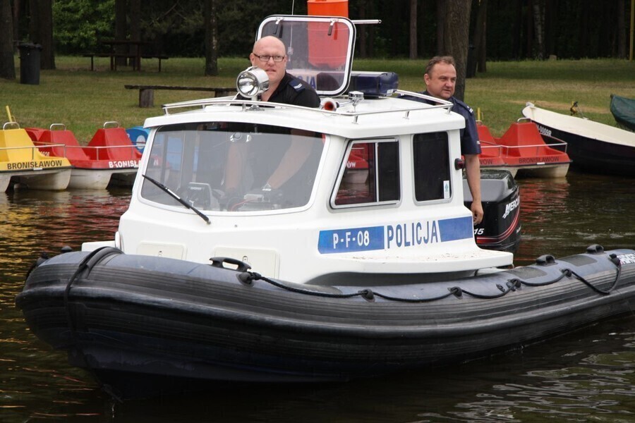 Przewróciła się łódka. Trzy osoby wpadły do wody