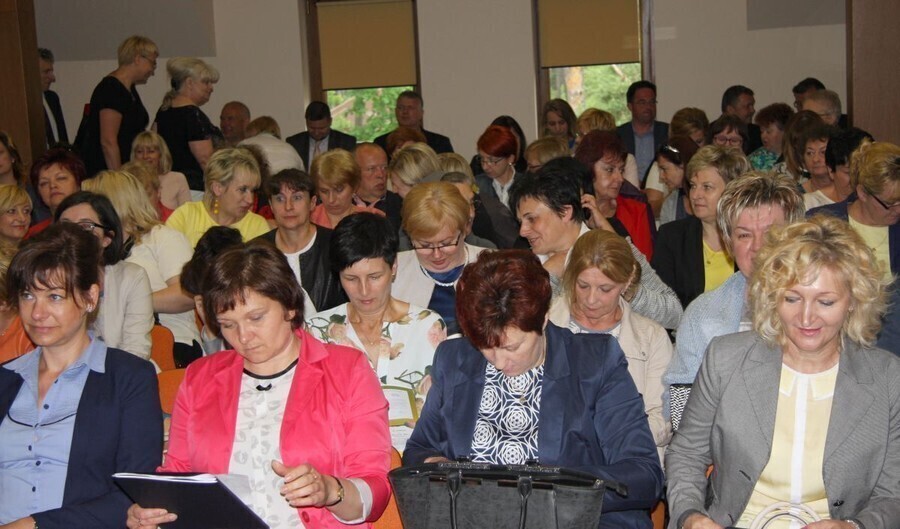 Zdjęcie 1: Inwazja dyrektorów w Zielonym Gościńcu