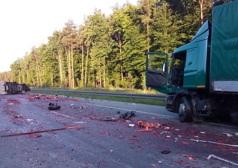 Zdjęcie 2: Kraksa na S8 niedaleko Tomaszowa 