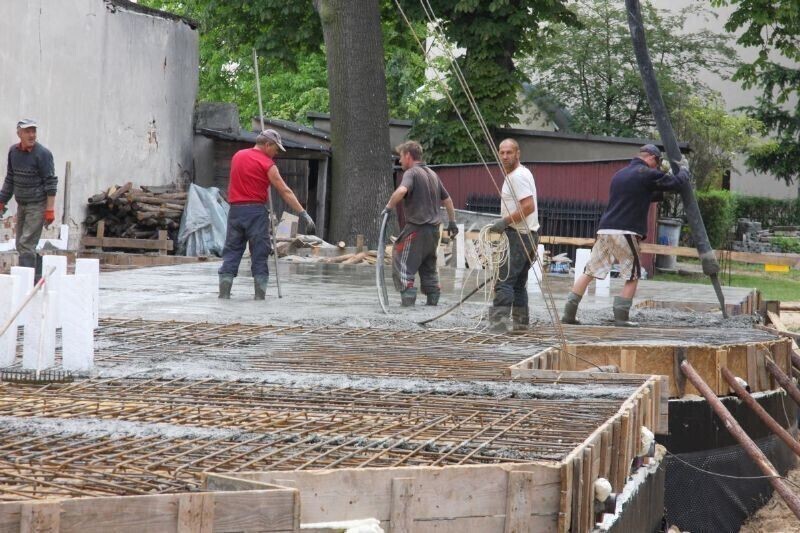 Zdjęcie 2: Przy piotrkowskiej cerkwi praca wre 