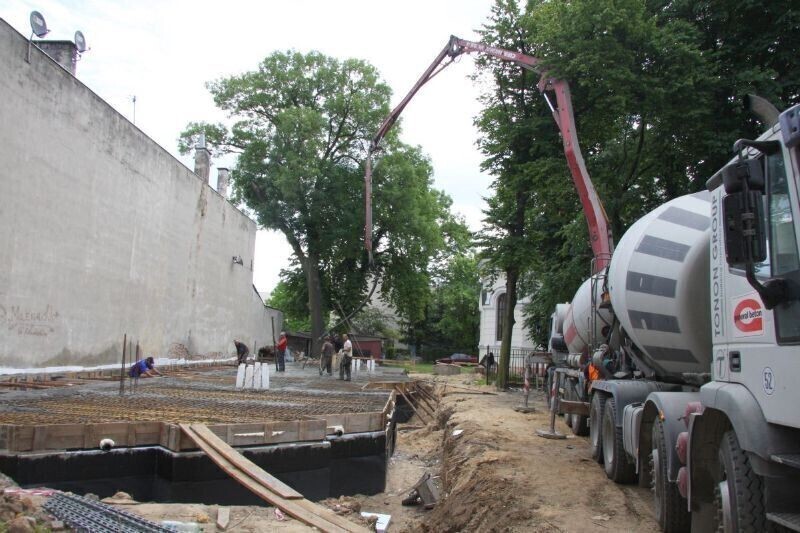 Zdjęcie 3: Przy piotrkowskiej cerkwi praca wre 