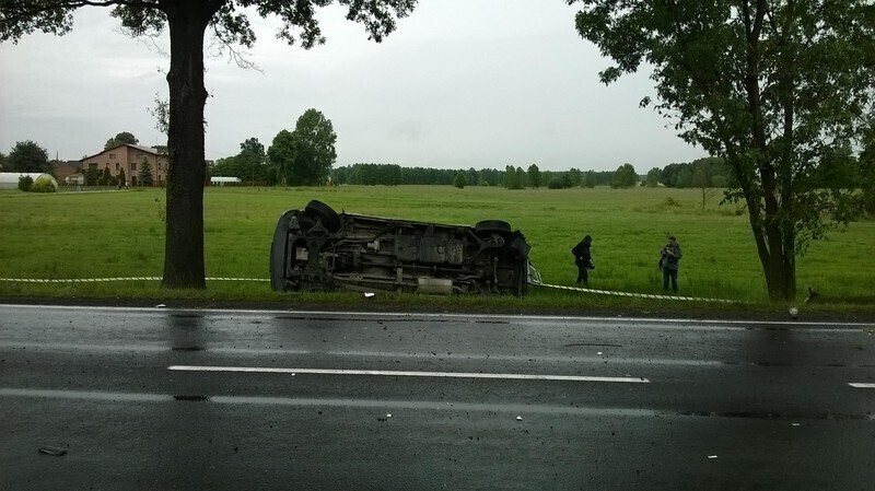 Zdjęcie 6: W Korytnicy dachowała karetka. Utrudnienia zakończone
