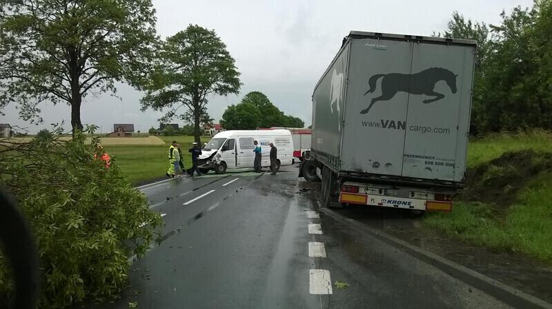 Zdjęcie 8: W Korytnicy dachowała karetka. Utrudnienia zakończone