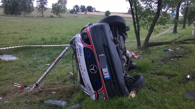 Zdjęcie 10: W Korytnicy dachowała karetka. Utrudnienia zakończone