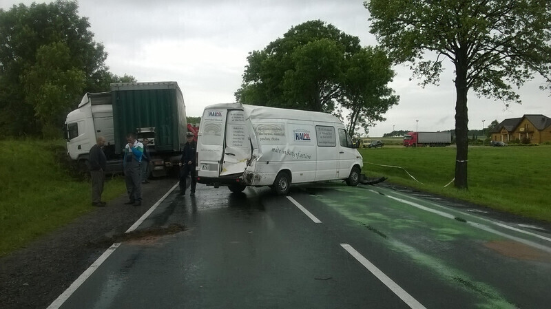 Zdjęcie 13: W Korytnicy dachowała karetka. Utrudnienia zakończone