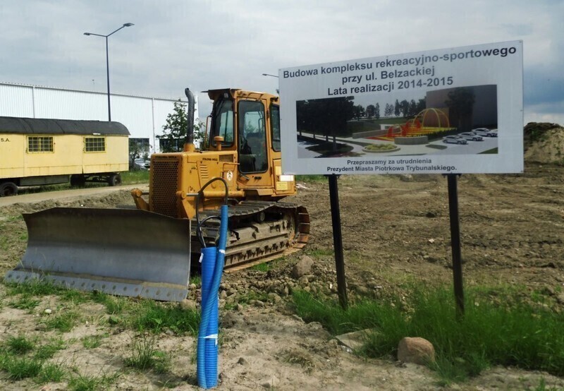 Zdjęcie 3: Pomiędzy basenem a kortami znów budują 