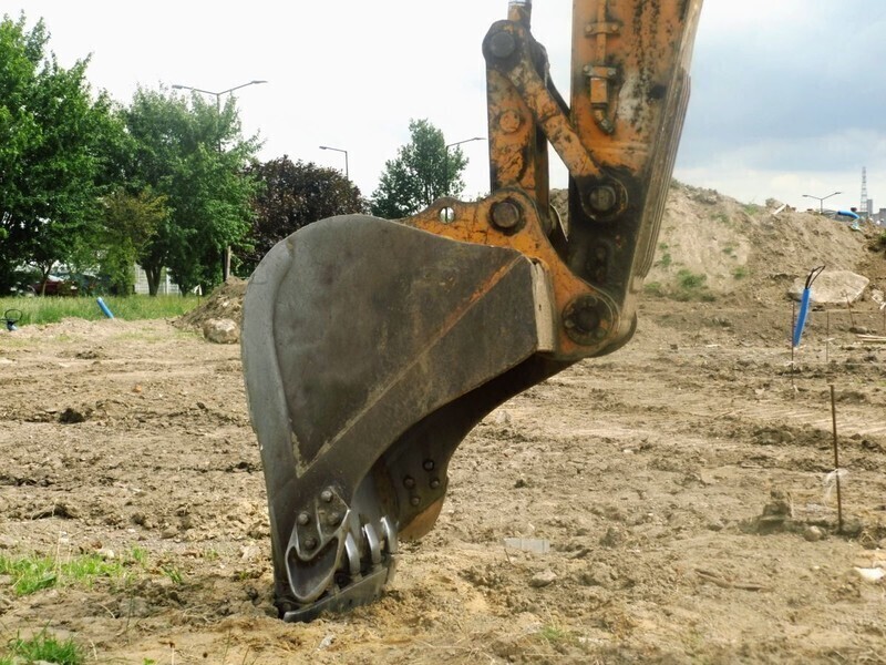 Zdjęcie 4: Pomiędzy basenem a kortami znów budują 