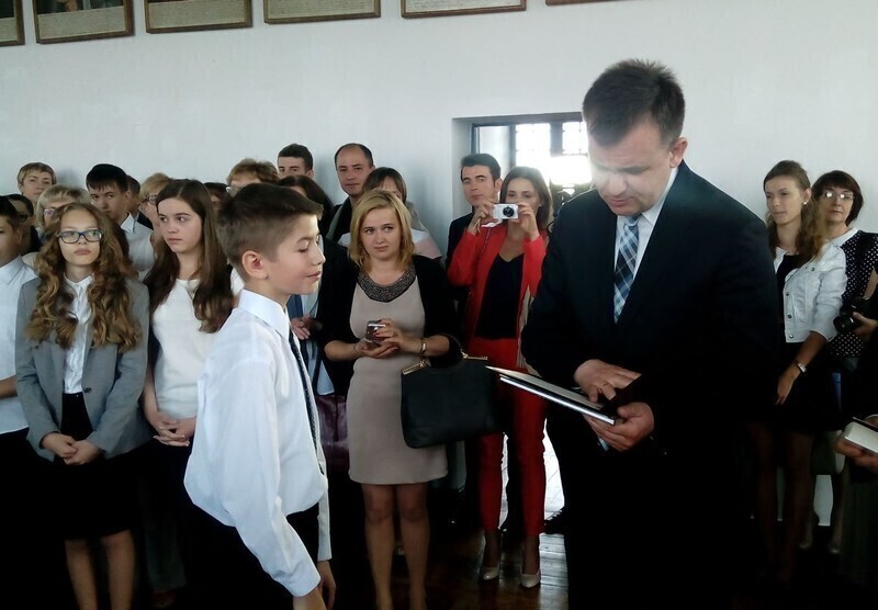 Zdjęcie 2: Prezydent nagrodził najlepszych uczniów 