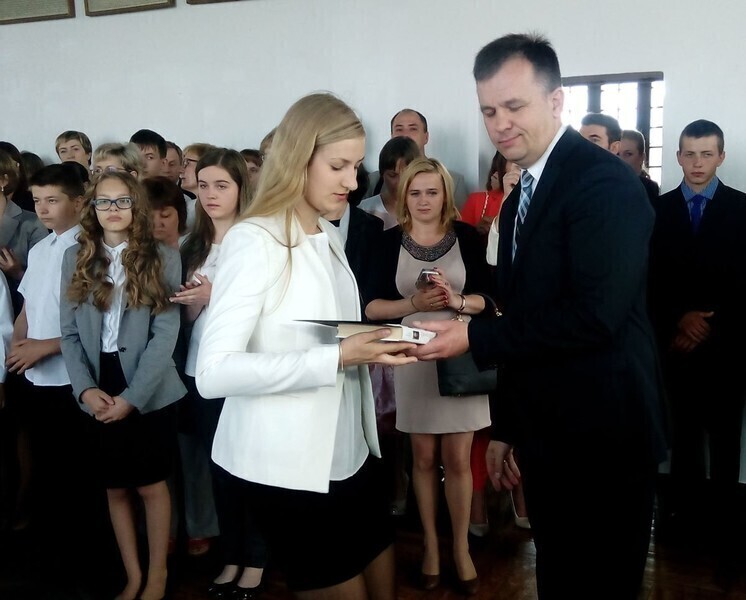 Zdjęcie 3: Prezydent nagrodził najlepszych uczniów 