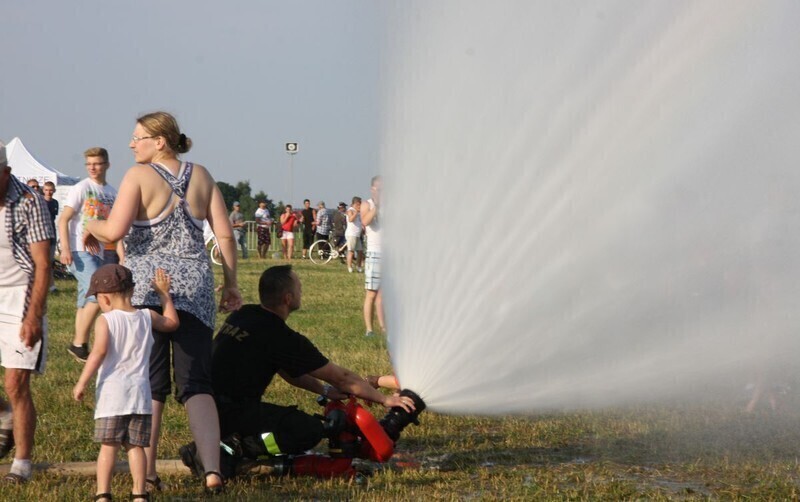 Zdjęcie 8: F-16 na niebie, Kukiz na scenie 