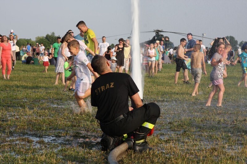 Zdjęcie 14: F-16 na niebie, Kukiz na scenie 