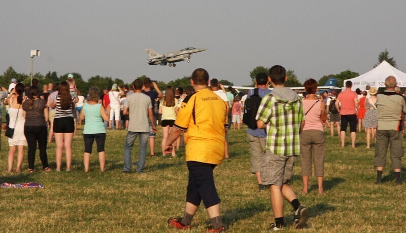 Zdjęcie 15: F-16 na niebie, Kukiz na scenie 