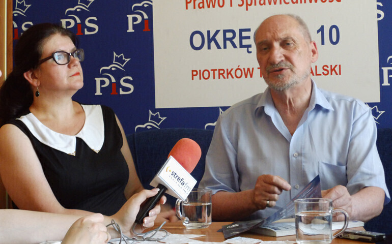 Macierewicz znów w Piotrkowie. Będą chodzić od domu do domu