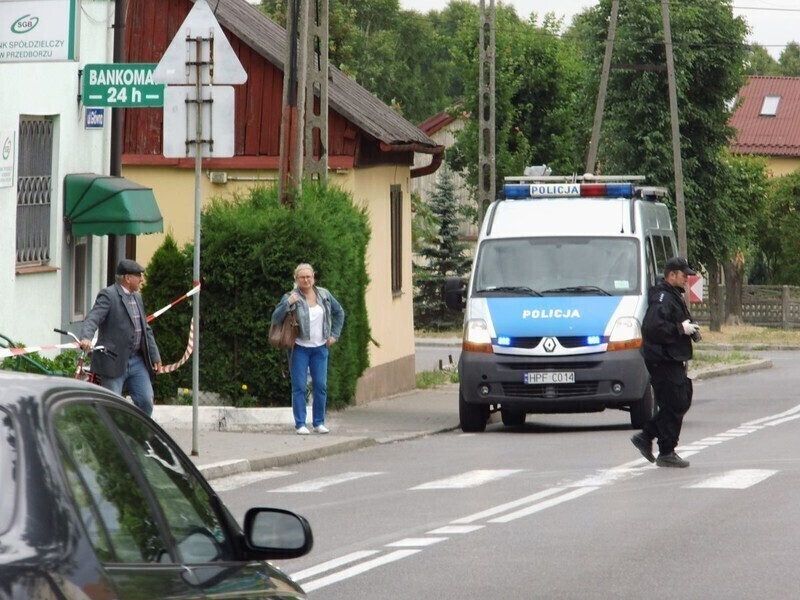 Zdjęcie 3: Napadli na bank. Trwa obława [ZDJĘCIA]