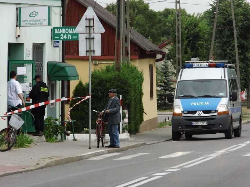 Zdjęcie 4: Napadli na bank. Trwa obława [ZDJĘCIA]