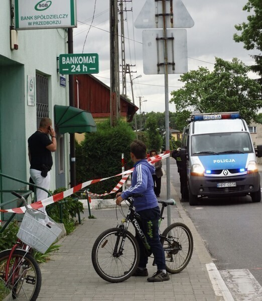 Zdjęcie 12: Napadli na bank. Trwa obława [ZDJĘCIA]