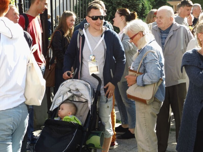 Zdjęcie 13: 460 pielgrzymów wyruszyło z Piotrkowa