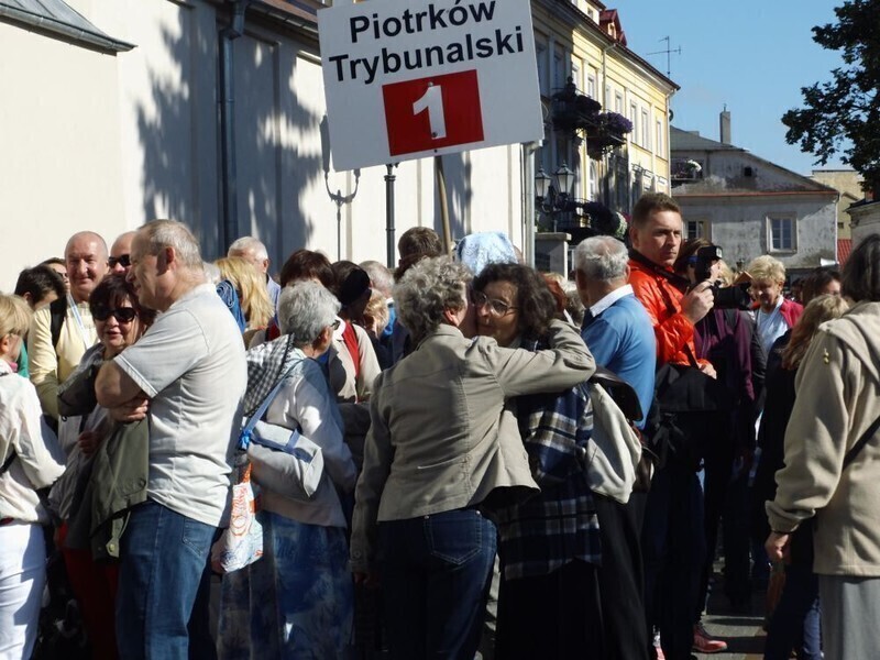 Zdjęcie 15: 460 pielgrzymów wyruszyło z Piotrkowa
