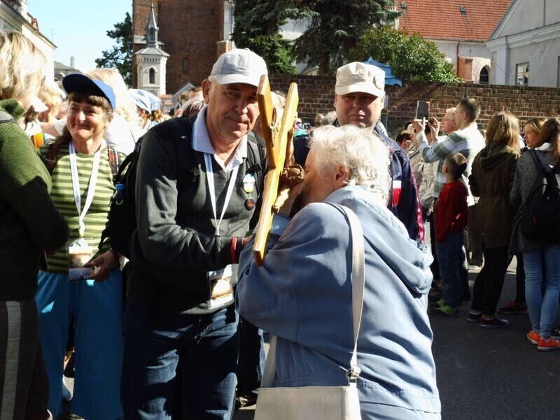 Zdjęcie 17: 460 pielgrzymów wyruszyło z Piotrkowa