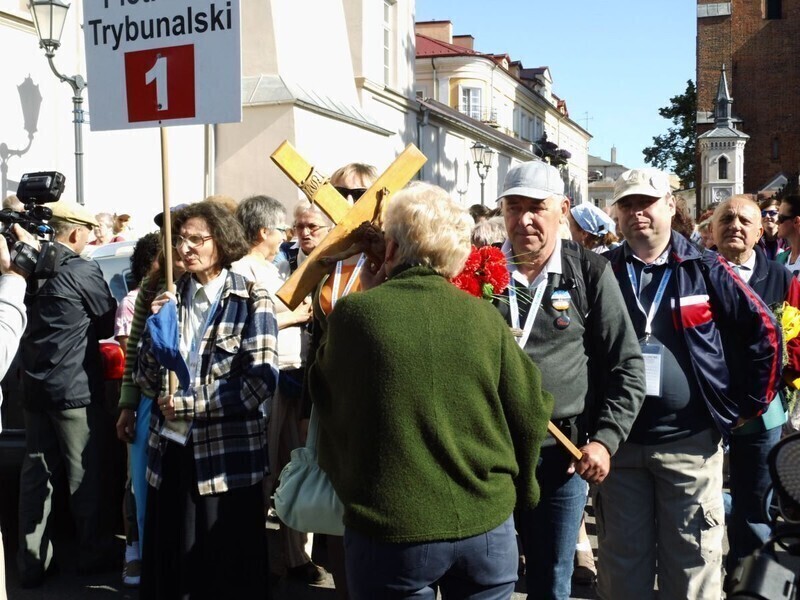 Zdjęcie 19: 460 pielgrzymów wyruszyło z Piotrkowa