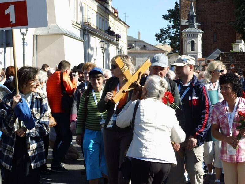 Zdjęcie 21: 460 pielgrzymów wyruszyło z Piotrkowa