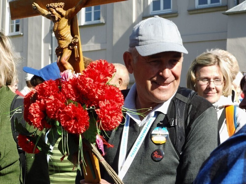 Zdjęcie 23: 460 pielgrzymów wyruszyło z Piotrkowa