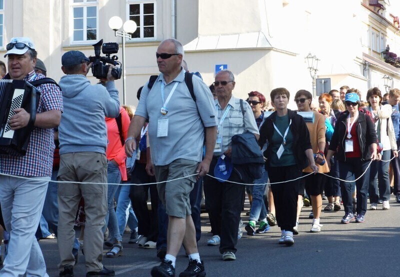 Zdjęcie 25: 460 pielgrzymów wyruszyło z Piotrkowa