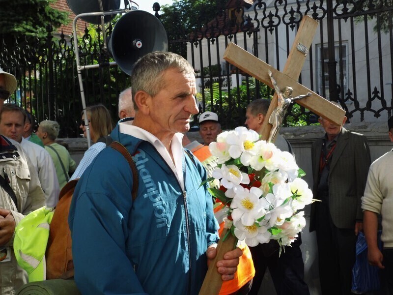 Zdjęcie 30: 460 pielgrzymów wyruszyło z Piotrkowa