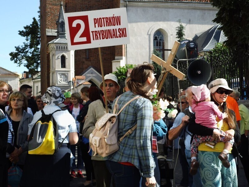 Zdjęcie 32: 460 pielgrzymów wyruszyło z Piotrkowa