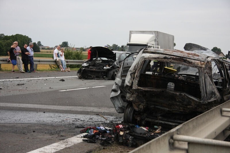 Zdjęcie 5: Wypadek na A1. Matiz stanął w płomieniach [ZDJĘCIA]