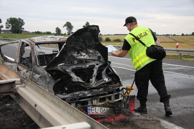 Zdjęcie 7: Wypadek na A1. Matiz stanął w płomieniach [ZDJĘCIA]