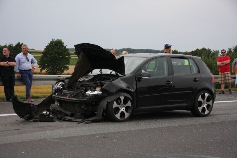 Zdjęcie 9: Wypadek na A1. Matiz stanął w płomieniach [ZDJĘCIA]