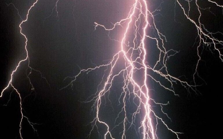 Wiatr pozrywał dachy