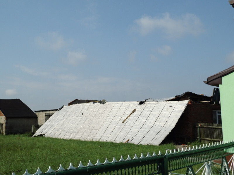 Zdjęcie 3: Zerwane dachy w powiecie