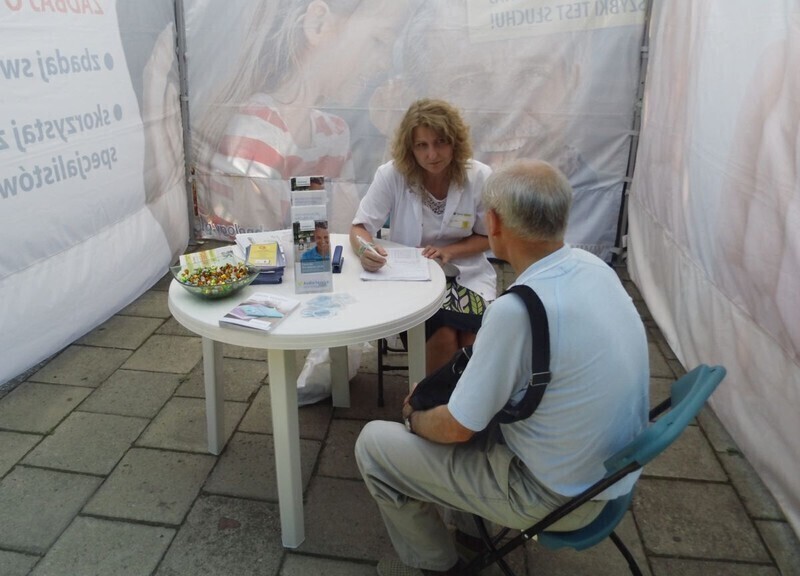 Zdjęcie 4: Piotrkowianie badali słuch 