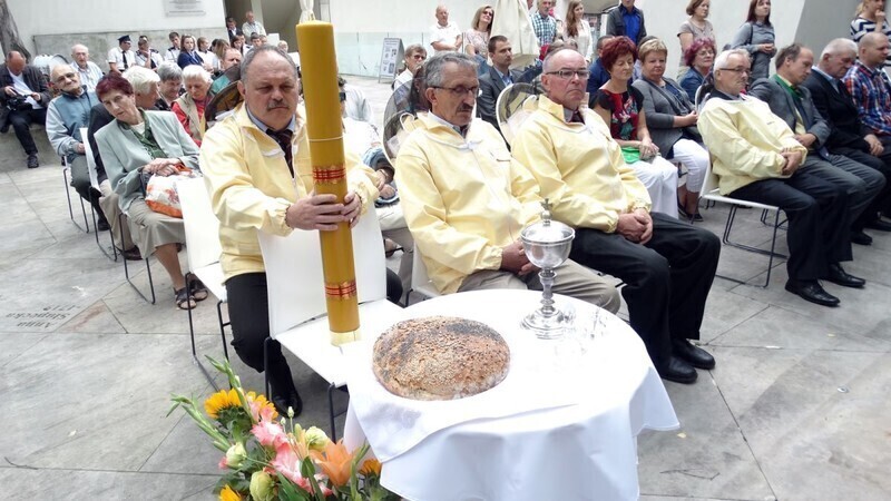 Zdjęcie 6: Niedziela w Piotrkowie należała do pszczelarzy