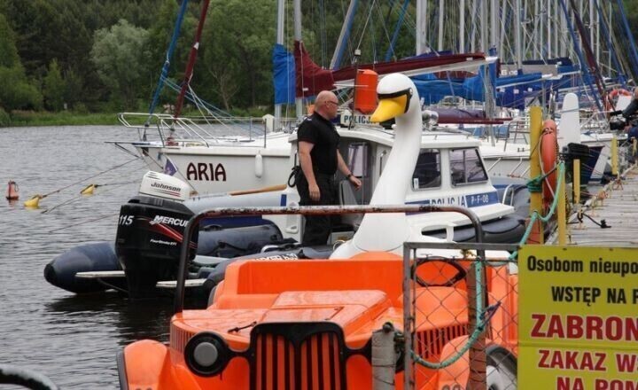 Wyciągnęli z wody dwóch mężczyzn