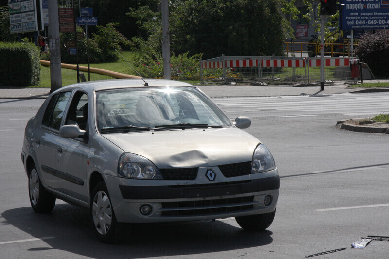 Zdjęcie 4: Wypadek z udziałem motocyklisty