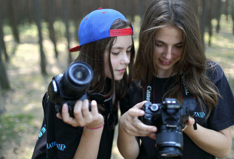 Zdjęcie 10: Barwnie, radośnie i kreatywnie, czyli Kolorowa Lokomotywa na półmetku