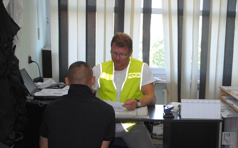 Włączył się alarm nie zdążyli ukraść alkoholu