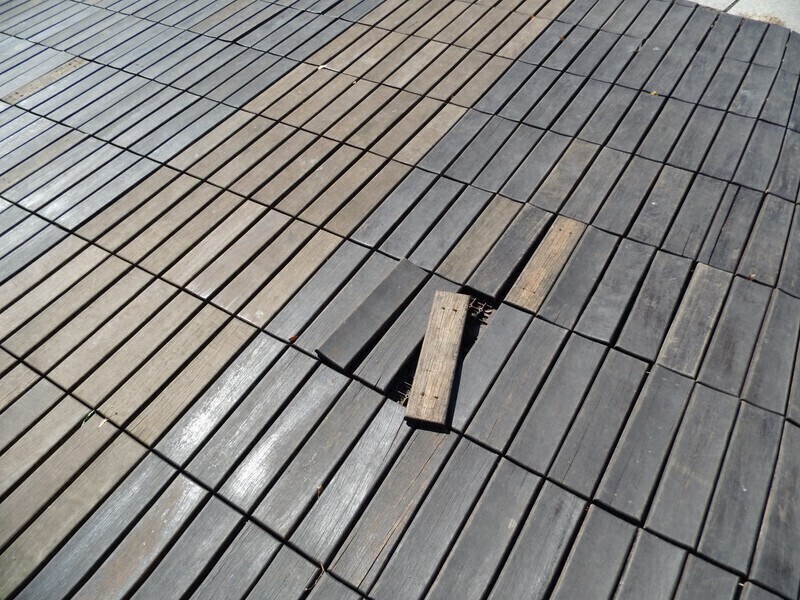 Zdjęcie 7: Sypie się podest przy piotrkowskiej fontannie 