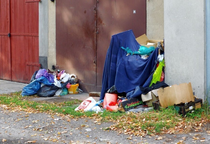 Zdjęcie 1: Żer dla szczurów przy ul. Czarnej w Piotrkowie 