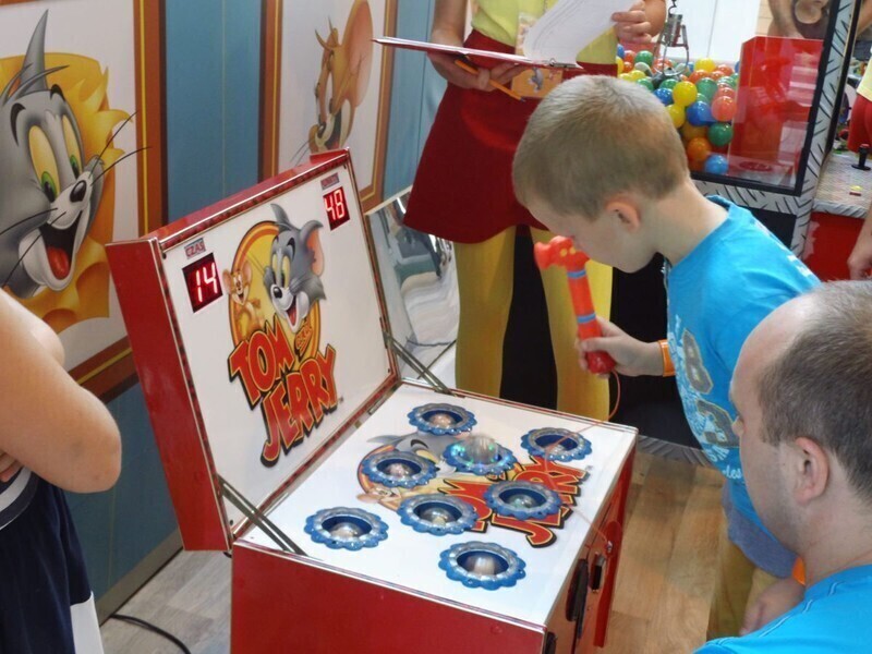 Zdjęcie 4: Wielka mysz i wielki kot w piotrkowskiej galerii