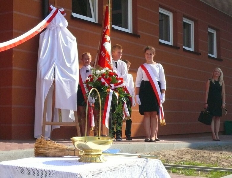 Zdjęcie 3: Moszczenica: SP w Babach powiększona i z nowym patronem