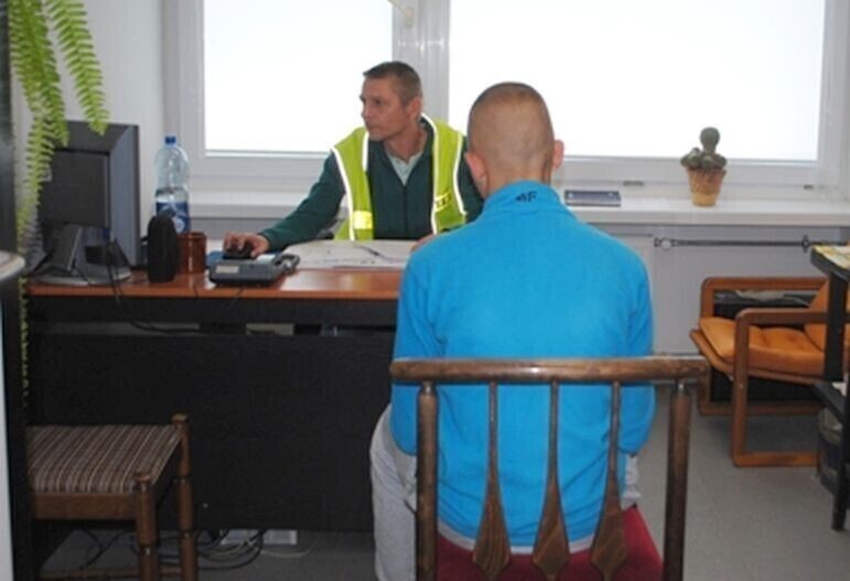 19-latek groził ekspedientce nożem