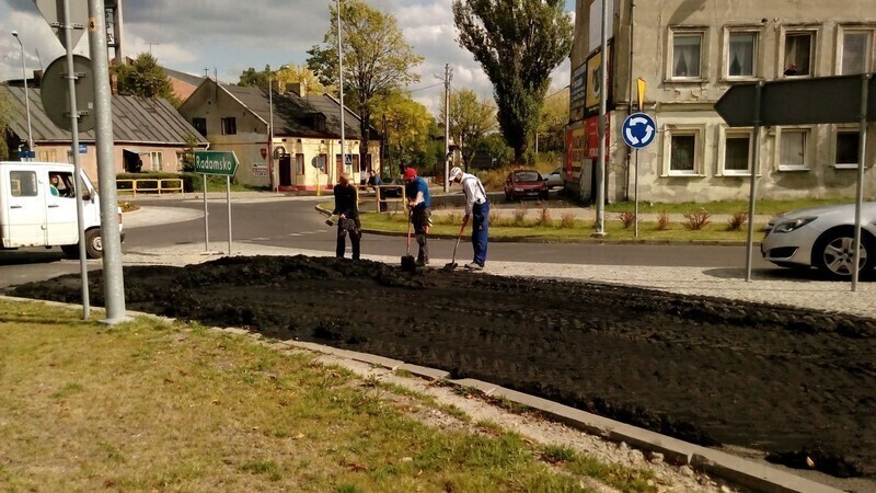 Zdjęcie 5: Śmierdzące odpady wylały się na jezdnię 