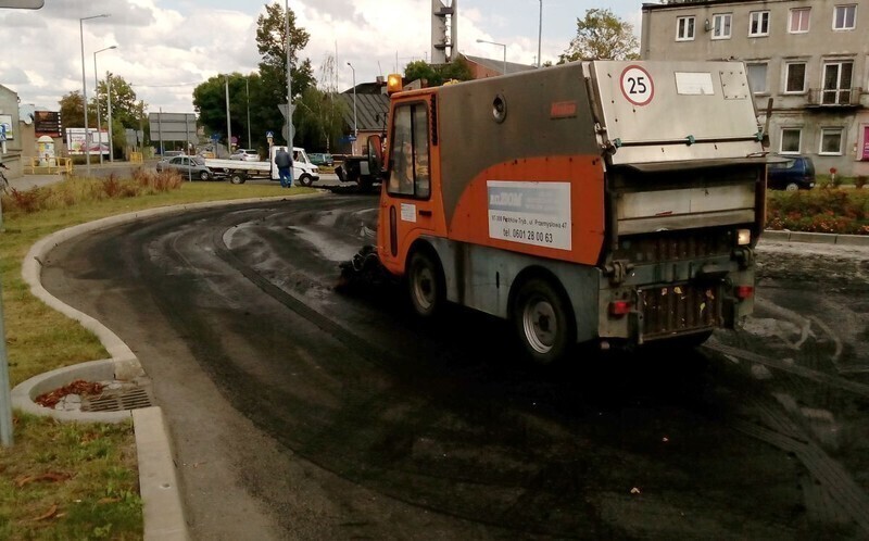 Zdjęcie 8: Śmierdzące odpady wylały się na jezdnię 