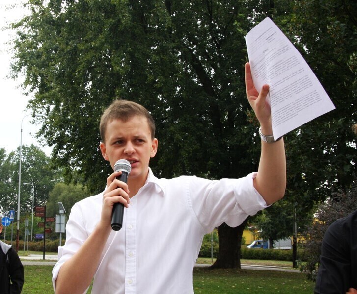 Zdjęcie 16: Krzysztof Krawczyk też jadł pączki! Piotrkowska młodzież daje rządowi czarną kartkę